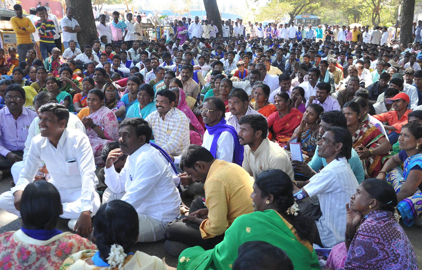 ಬೆಂಗಳೂರು: ಬಡ ನಿವಾಸಿಗಳಿಗೆ ಹಕ್ಕು ಪತ್ರ ನೀಡಲು ಒತ್ತಾಯಿಸಿ ಧರಣಿ